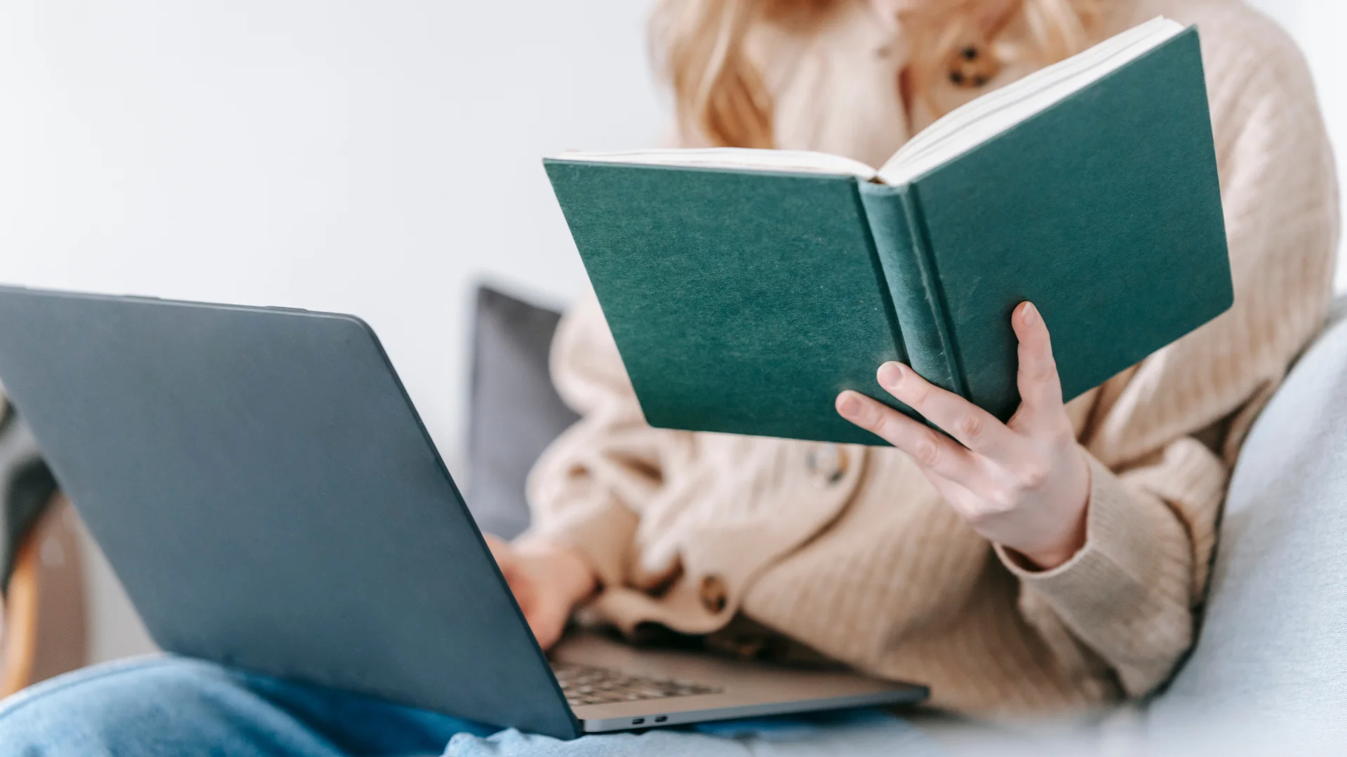 Blog de Caroline Bia, femme réfléchissant à sa carrière professionnelle, reconversion, bilan de compétences