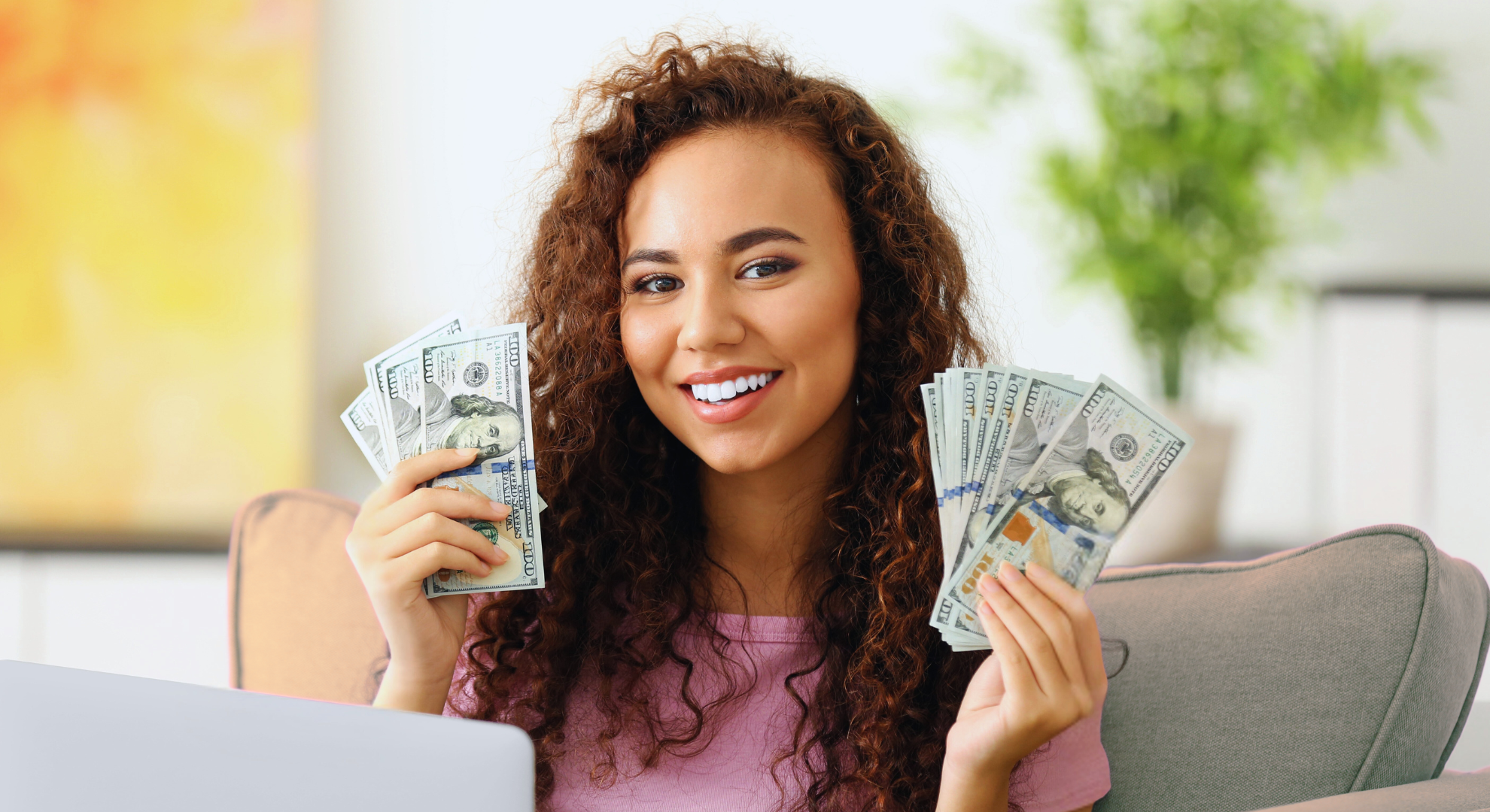Blog de Caroline Bia, femme heureuse négociation salaire